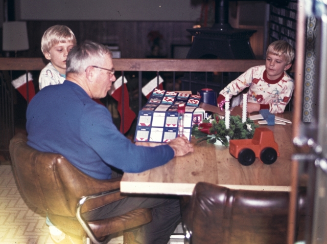 1977-12-Christmas-5.jpg